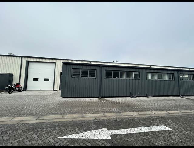 444M² WAREHOUSE TO LET IN RETREAT