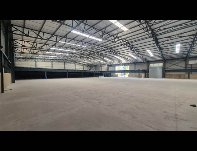 7,000M² WAREHOUSE TO LET IN ANDERBOLT