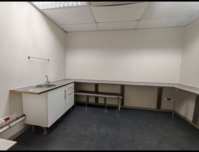131M² OFFICE TO LET IN MEYERSDAL