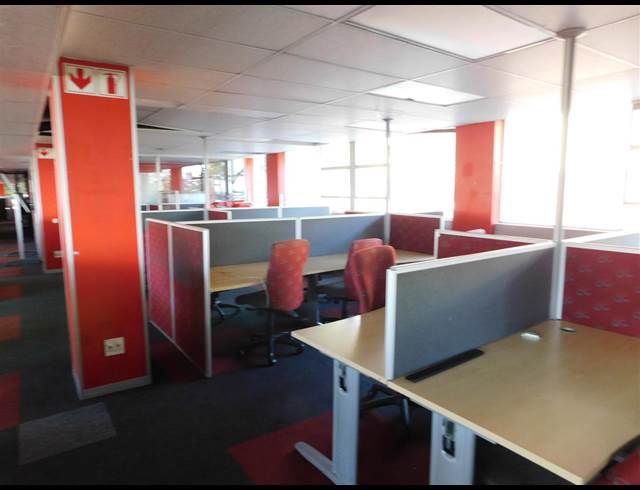 860M² OFFICE TO LET IN FERNDALE