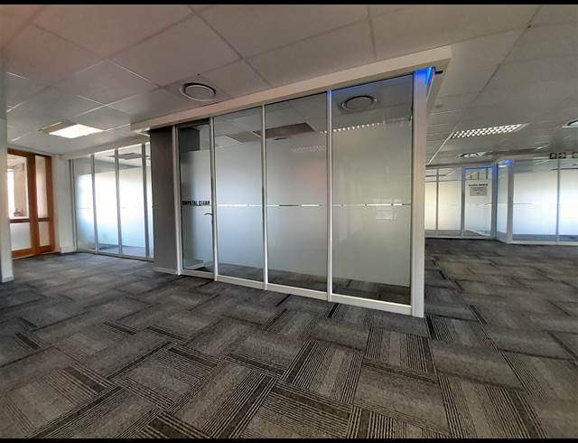 690M² OFFICE TO LET IN DIE HOEWES