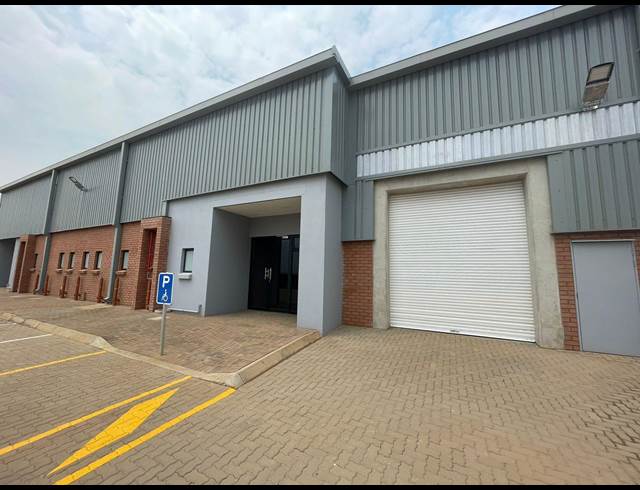 569M² WAREHOUSE TO LET IN CLAYVILLE