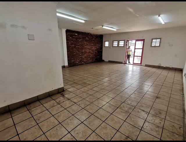 56M² RETAIL TO LET IN VALHALLA