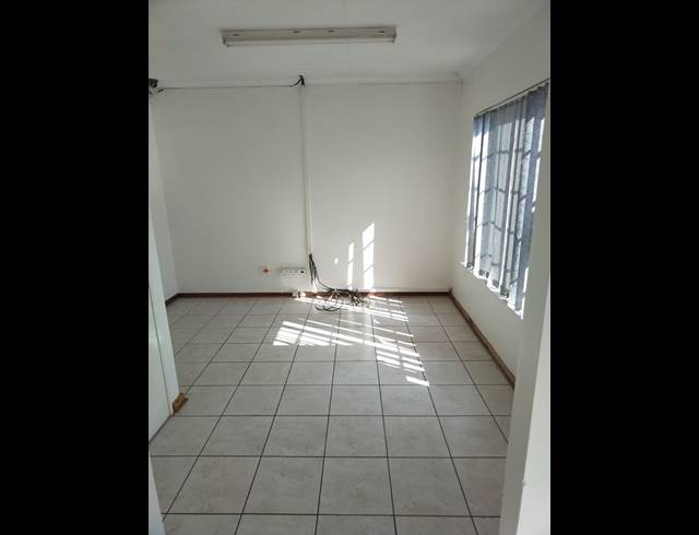 100M² BUSINESS TO LET IN BOKSBURG WEST