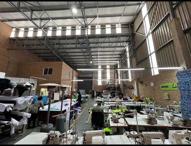 424M² WAREHOUSE TO LET IN LASER PARK