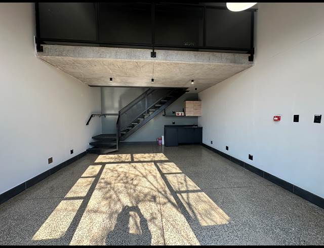 62M² OFFICE TO LET IN ROOIHUISKRAAL NORTH