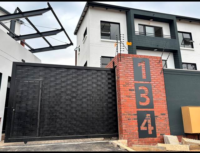2 BEDROOM APARTMENT TO LET IN BRYANSTON