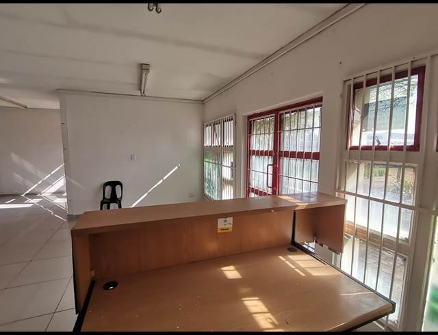 82M² RETAIL TO LET IN VALHALLA