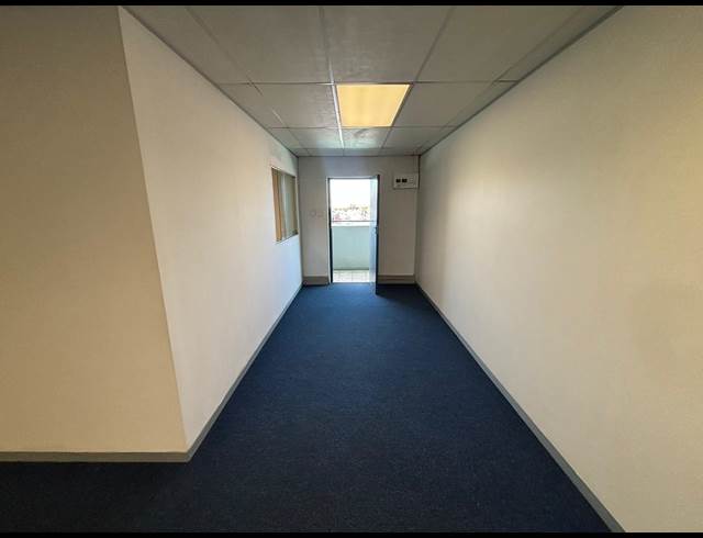 100M² OFFICE TO LET IN EPPING INDUSTRIAL