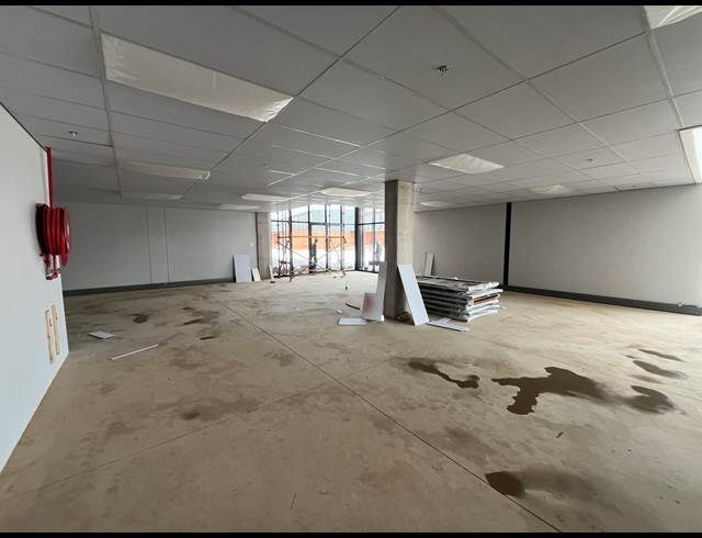 1,000M² WAREHOUSE TO LET IN GOSFORTH PARK