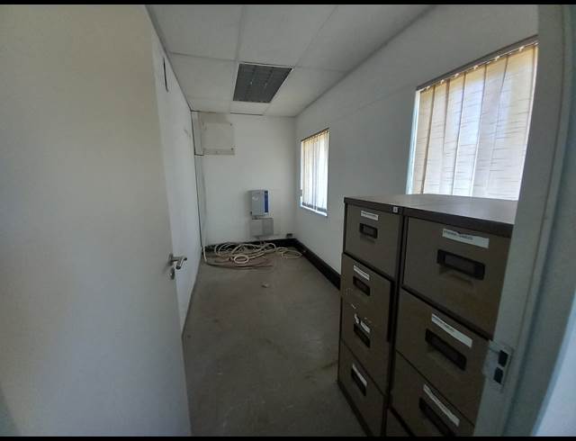 279M² OFFICE TO LET IN BRYANSTON