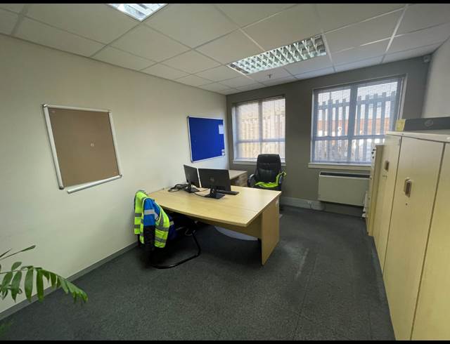 2,313M² FACTORY TO LET IN TUNNEY