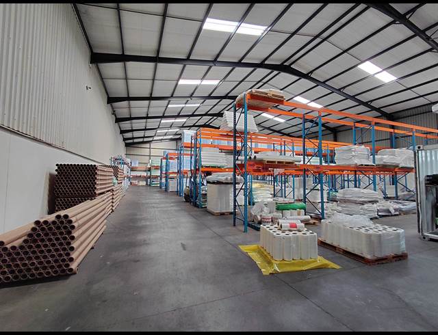 2,100M² WAREHOUSE TO LET IN CLAYVILLE