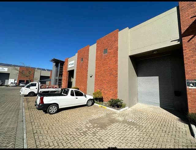 302M² WAREHOUSE TO LET IN STIKLAND INDUSTRIAL
