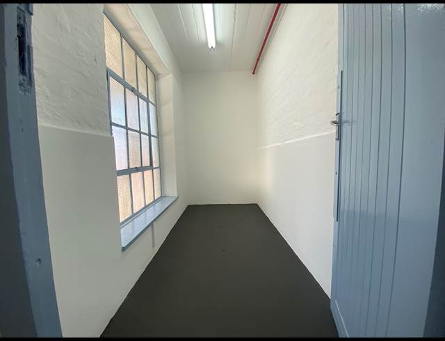 450M² BUSINESS TO LET IN PAARDEN EILAND