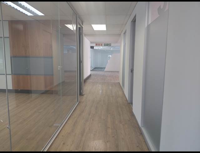 299M² OFFICE TO LET IN BRYANSTON