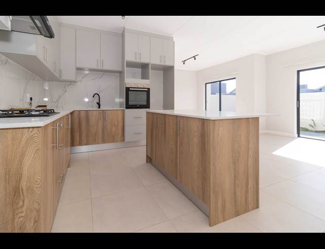 3 BEDROOM TOWNHOUSE TO LET IN SANDOWN