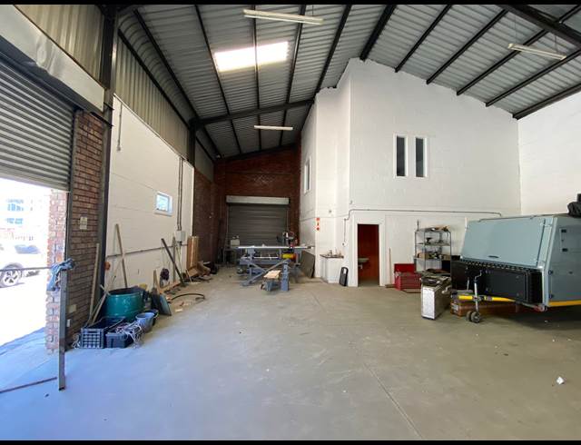 290M² WAREHOUSE TO LET IN BROADLANDS