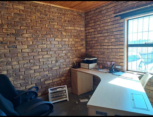 600M² WAREHOUSE TO LET IN POMONA