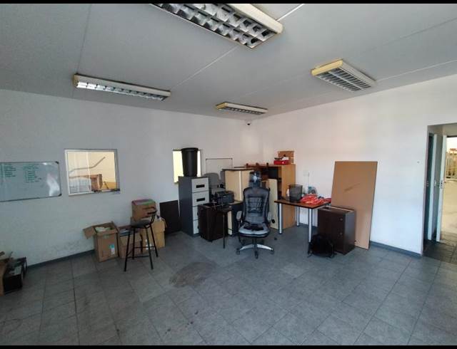 299M² FACTORY TO LET IN STIKLAND INDUSTRIAL
