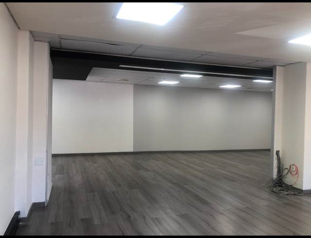 188M² OFFICE TO LET IN HYDE PARK