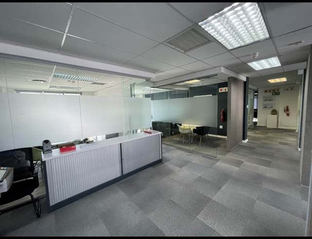277M² OFFICE TO LET IN WATERFRONT