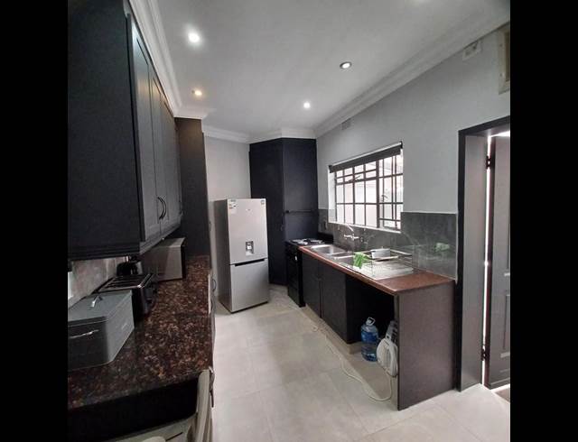 1 BEDROOM PROPERTY TO RENT IN HOUGHTON ESTATE