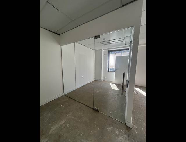 695M² BUILDING TO LET IN CAPE TOWN CITY CENTRE