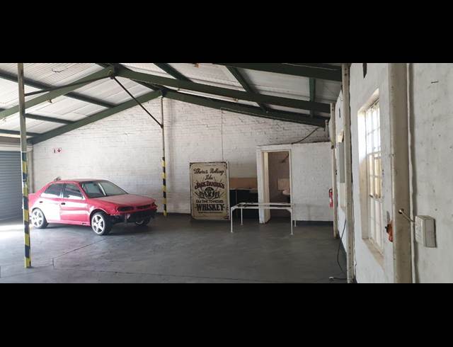 130M² WORKSHOP TO LET IN POMONA