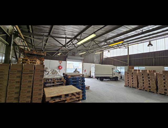 1,200M² FACTORY TO LET IN LEA GLEN