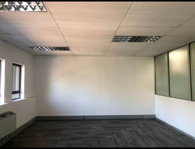 43M² OFFICE TO LET IN HYDE PARK