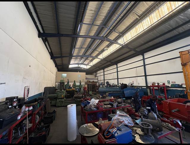 735M² WAREHOUSE TO LET IN JET PARK
