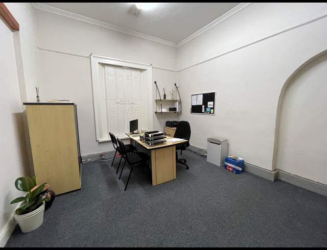 870M² BUILDING TO LET IN GARDENS