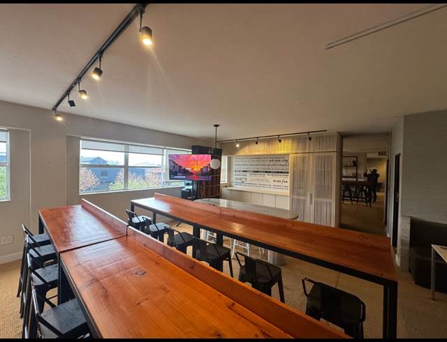 327M² SHOWROOM TO LET IN KRAMERVILLE