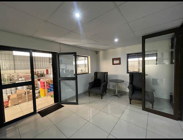 2,448M² WAREHOUSE TO LET IN GLEN AUSTIN AH