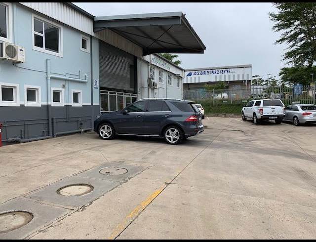 1,069M² WAREHOUSE TO LET IN BRIARDENE