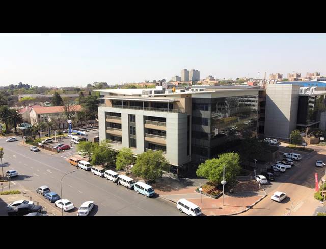 1,557M² OFFICE TO LET IN PARKTOWN