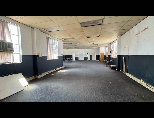 250M² WAREHOUSE TO LET IN VILLAGE MAIN