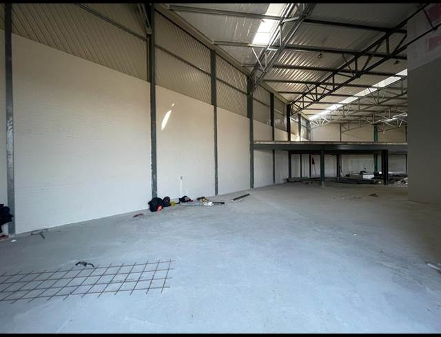 718M² WAREHOUSE TO LET IN STIKLAND INDUSTRIAL