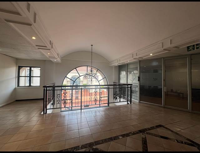 383M² OFFICE TO LET IN HYDE PARK