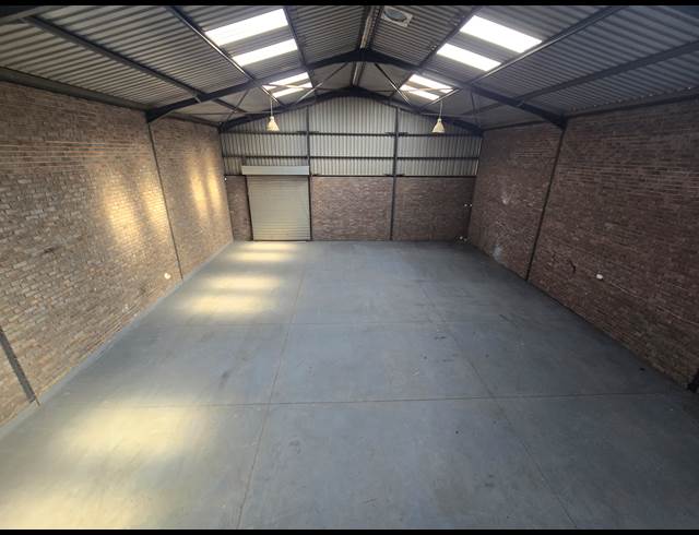 300M² WAREHOUSE TO LET IN ANDERBOLT