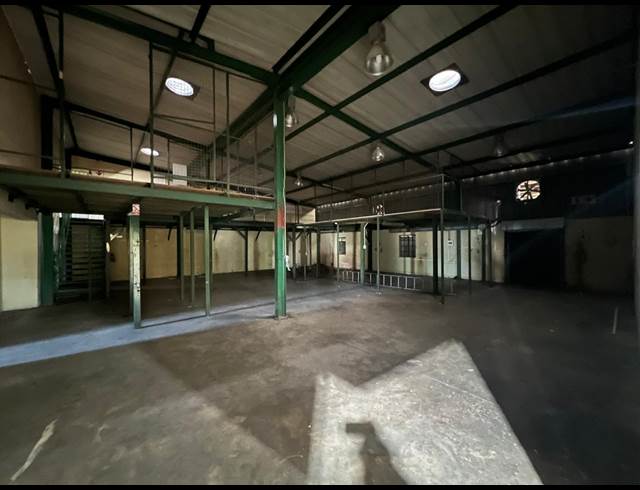 1,060M² WAREHOUSE TO LET IN GATEWAY INDUSTRIAL PARK