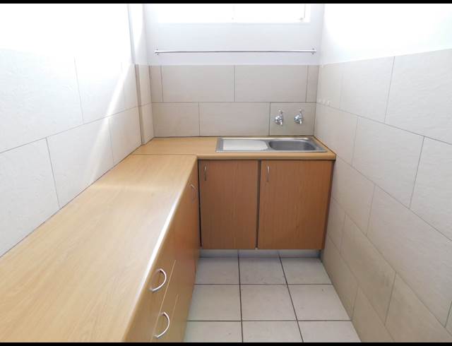 400M² OFFICE TO LET IN STRIJDOMPARK