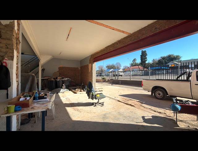 330M² WAREHOUSE TO LET IN EASTLEIGH