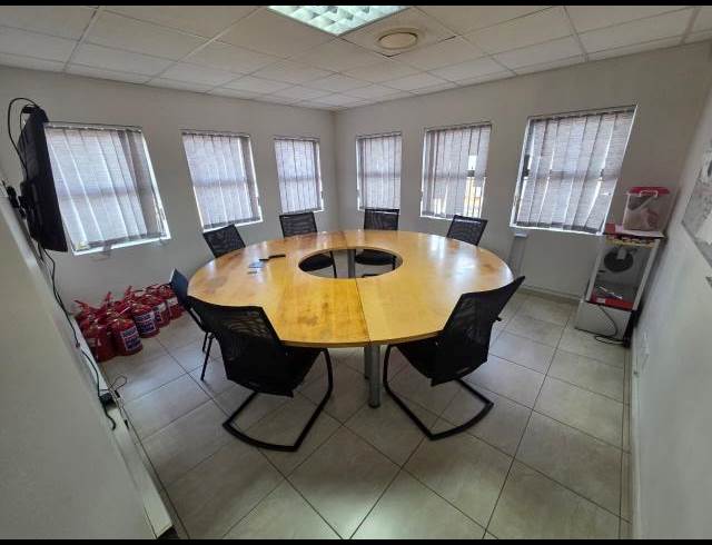 250M² OFFICE TO LET IN BEN FLEUR