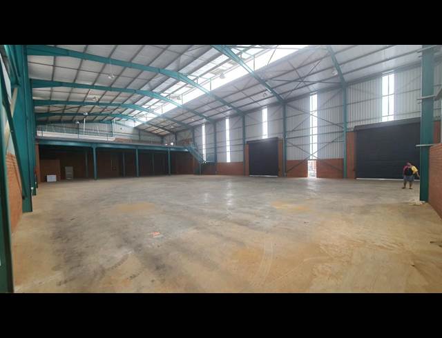 1,581M² WAREHOUSE TO LET IN ORMONDE