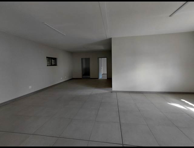 640M² WAREHOUSE TO LET IN POMONA