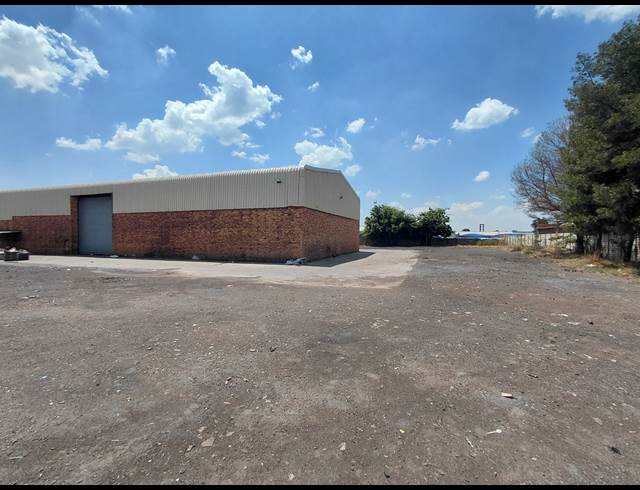 500M² WAREHOUSE TO LET IN POMONA
