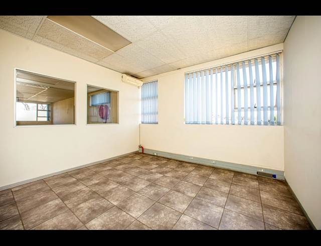1,150M² WAREHOUSE TO LET IN WYNBERG