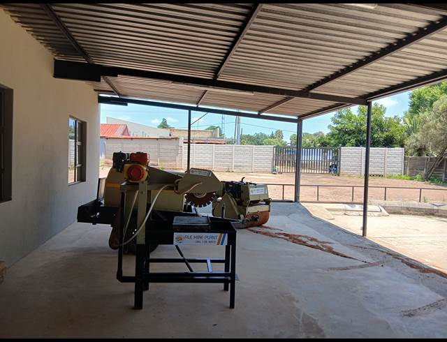 Business property to rent in BRENTWOOD PARK